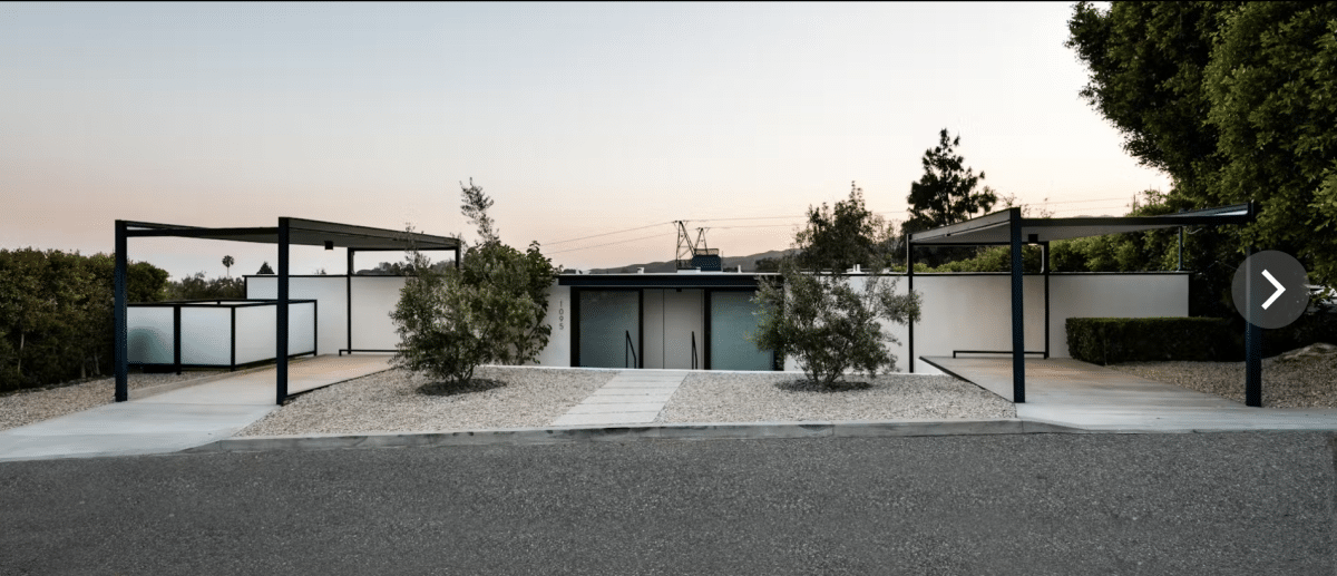 Street elevation of Craig Ellwood Smith House