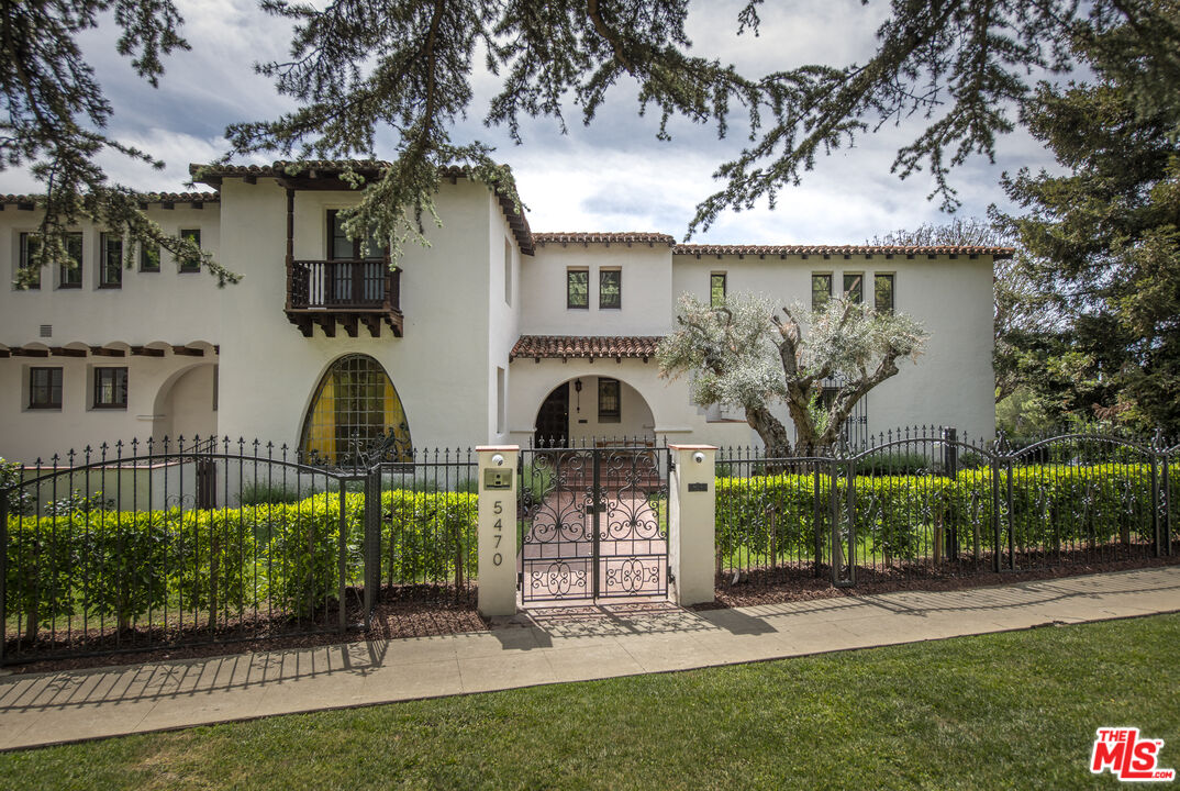 The Clifford Clinton Residence