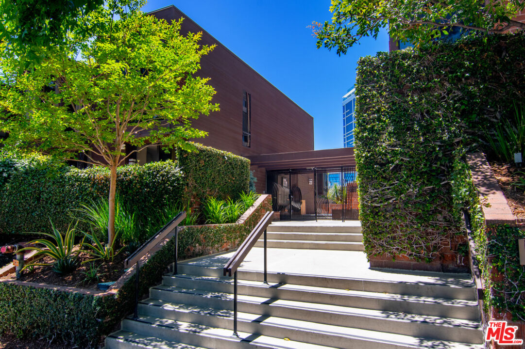 Carolwood Complex