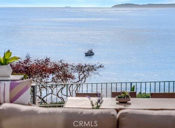 Greenstone by the Sea