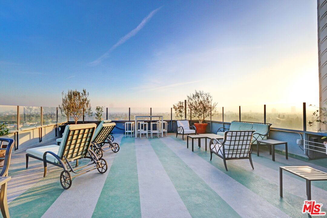El Royale Apartments