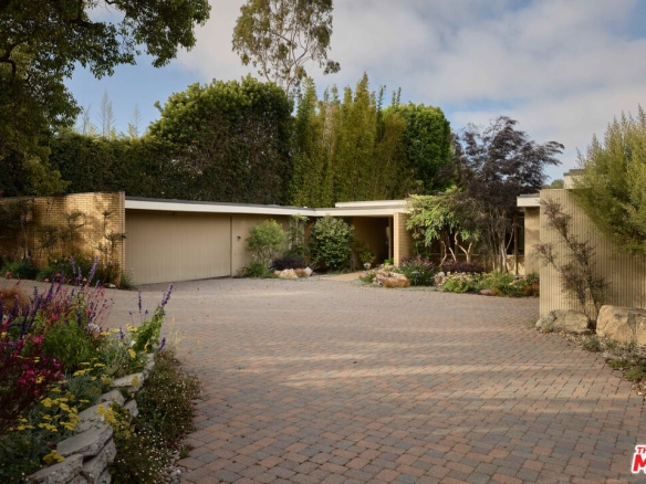 The Borun House and Garden