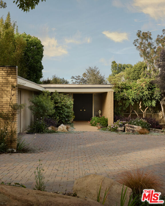 The Borun House and Garden