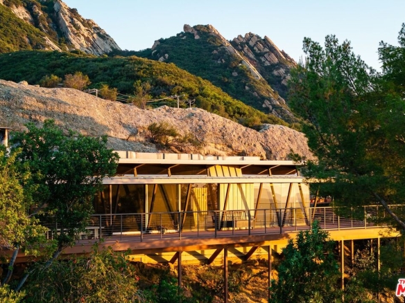 The Condor Crag Residence