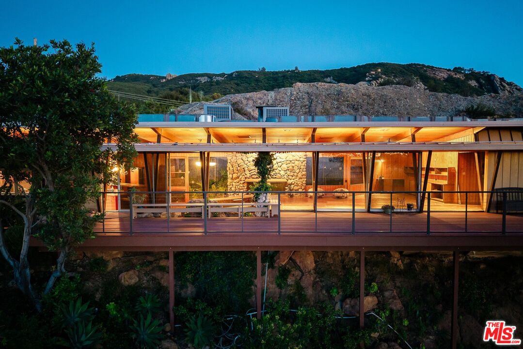 The Condor Crag Residence