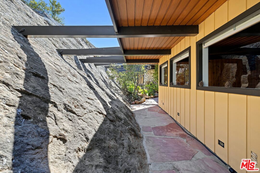 The Condor Crag Residence