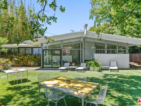 The Ernest and Shirley Goldenfeld House