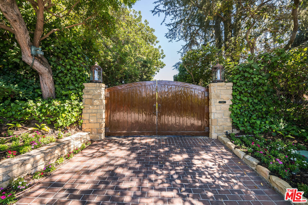 The Leonard Estate