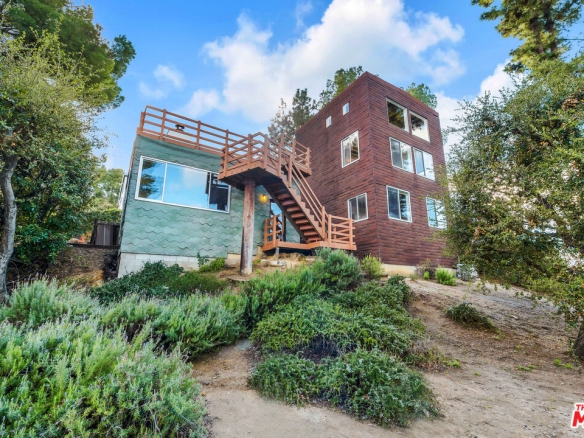 The Robert & Lesley Benson Residence
