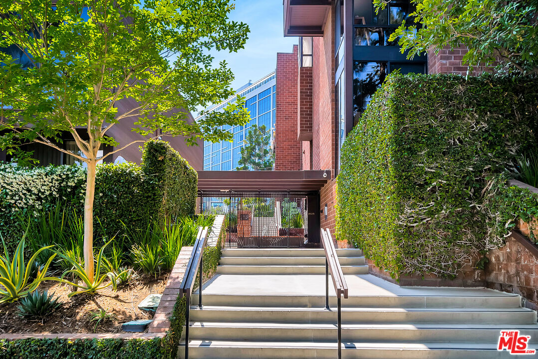 Carolwood Complex