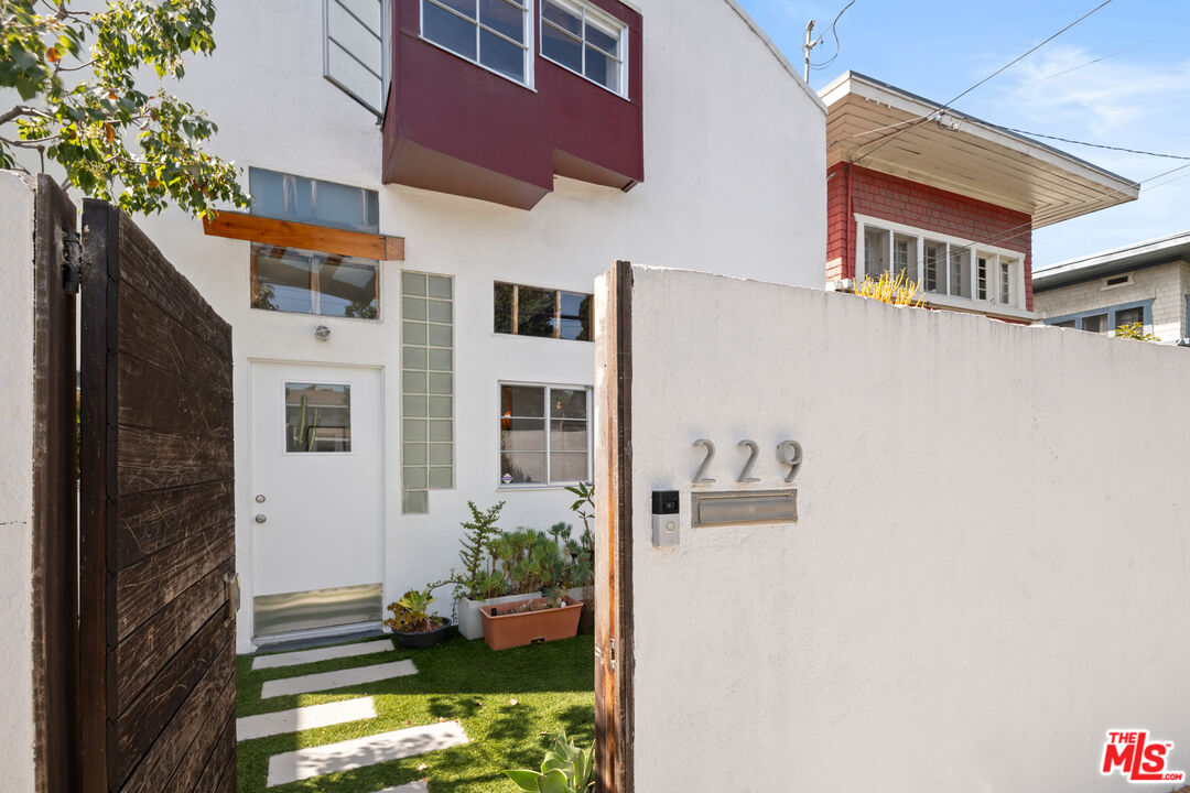 The Caplin House