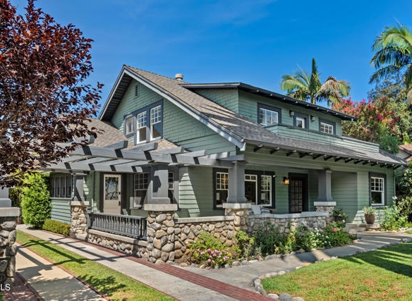 The Donald and Elizabeth MacNeil House