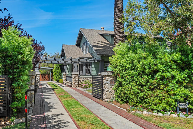 The Donald and Elizabeth MacNeil House