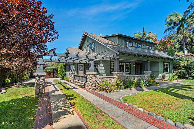 The Donald and Elizabeth MacNeil House