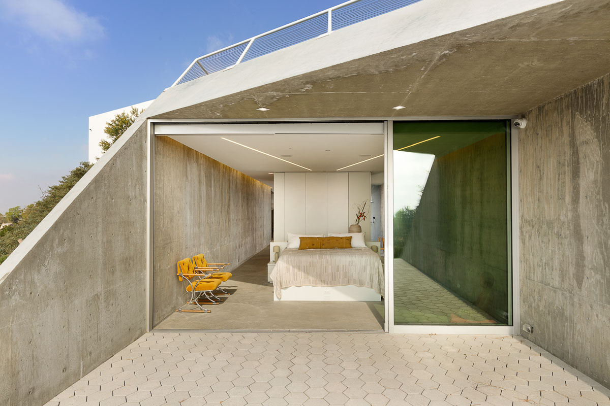 World-Class Modernist Compound, 1953, 2009