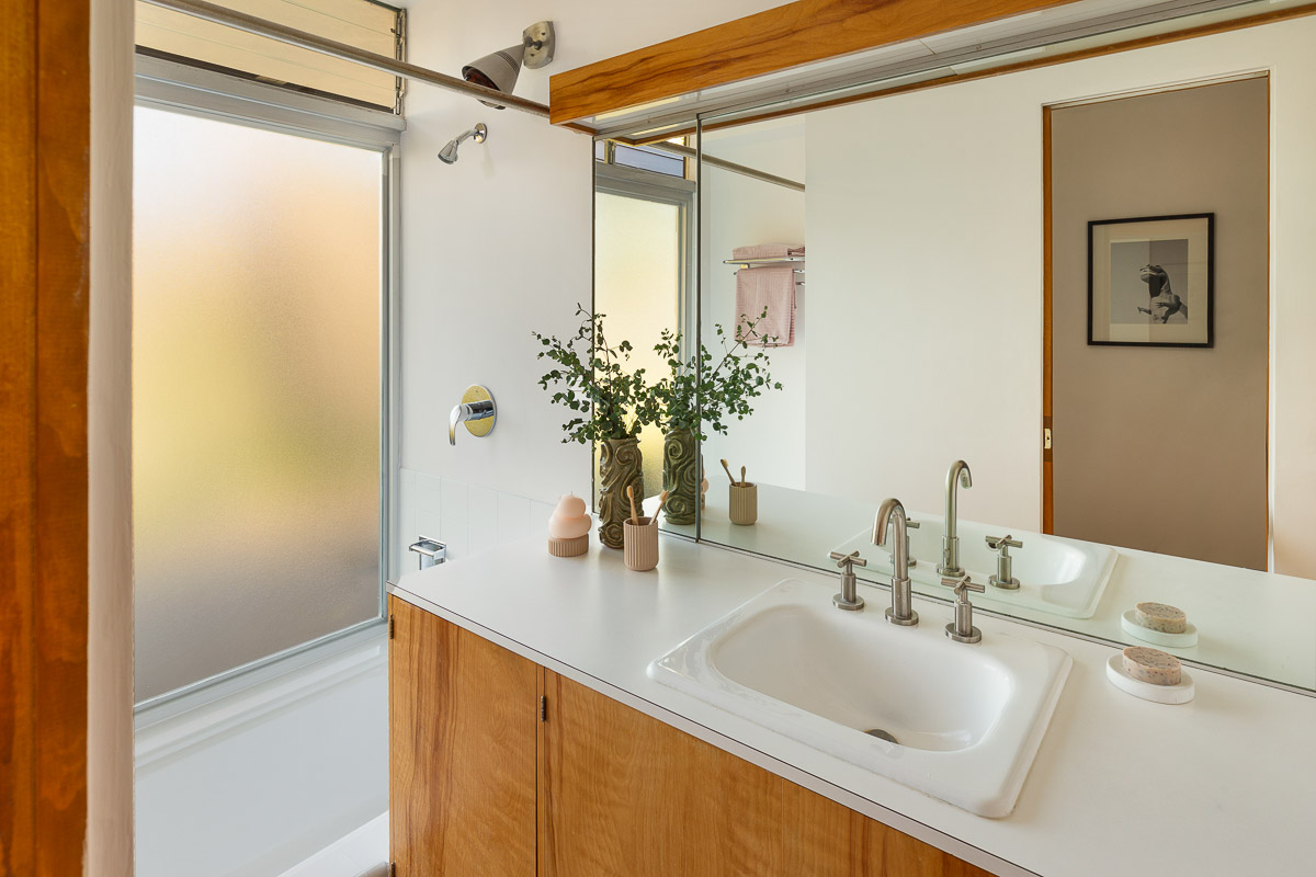 World-Class Modernist Compound, 1953, 2009
