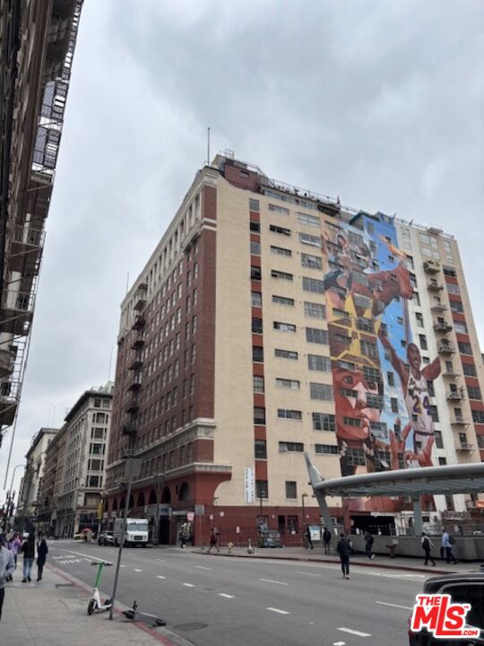 SB Grand Building