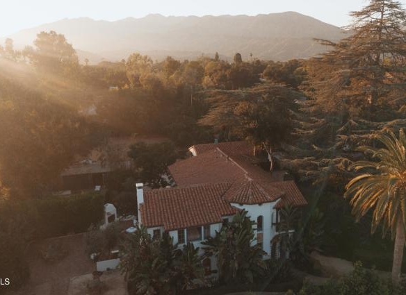 The Acacia Mansion (Lodge)