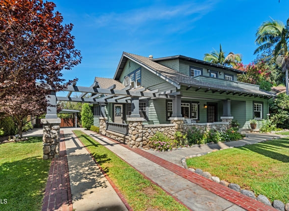 The Donald and Elizabeth MacNeil House