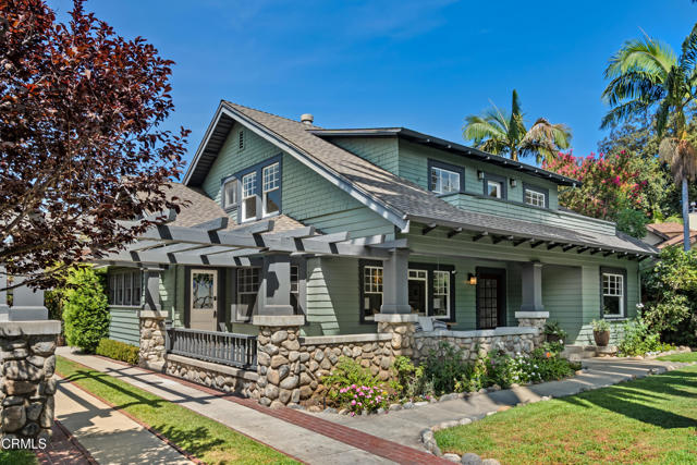 The Donald and Elizabeth MacNeil House